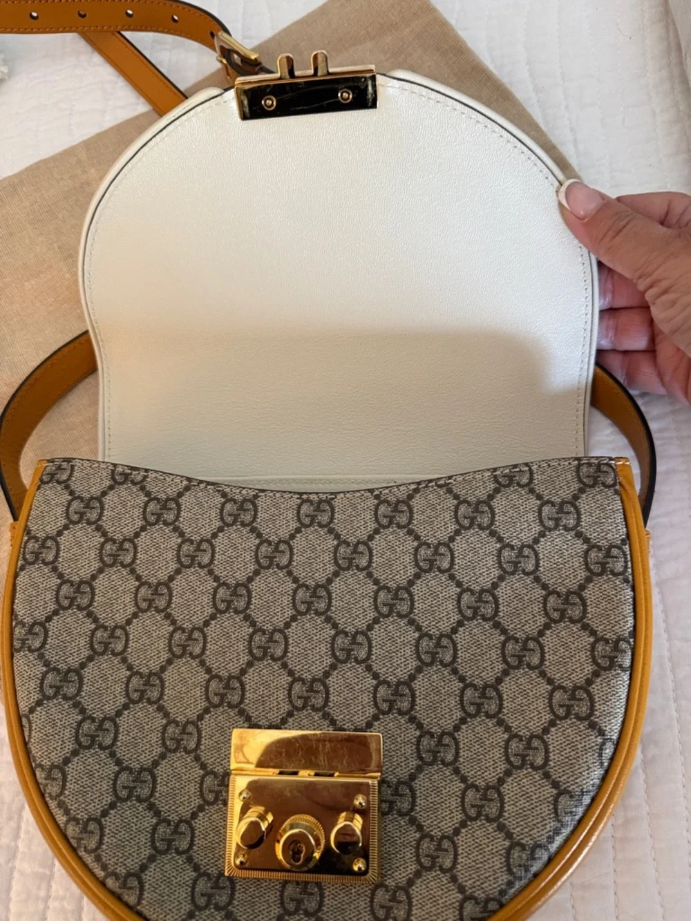 Gucci crossbody padlock, saddle, off-white, and rust - Picture 5 of 9